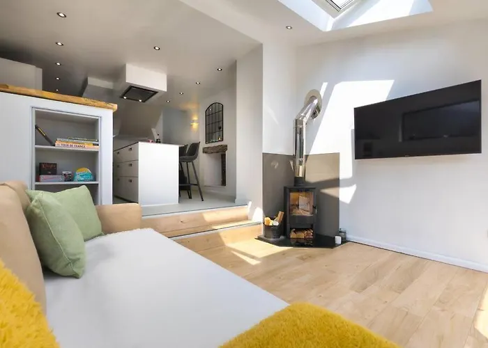 Luxury 18th Century Stone Built * Bentham