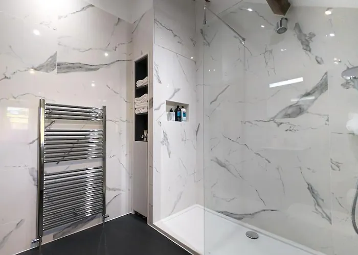 Luxury 18th Century Stone Built Bentham