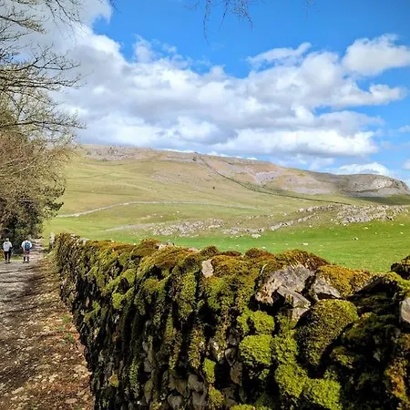 Luxury 18th Century Stone Built Bentham